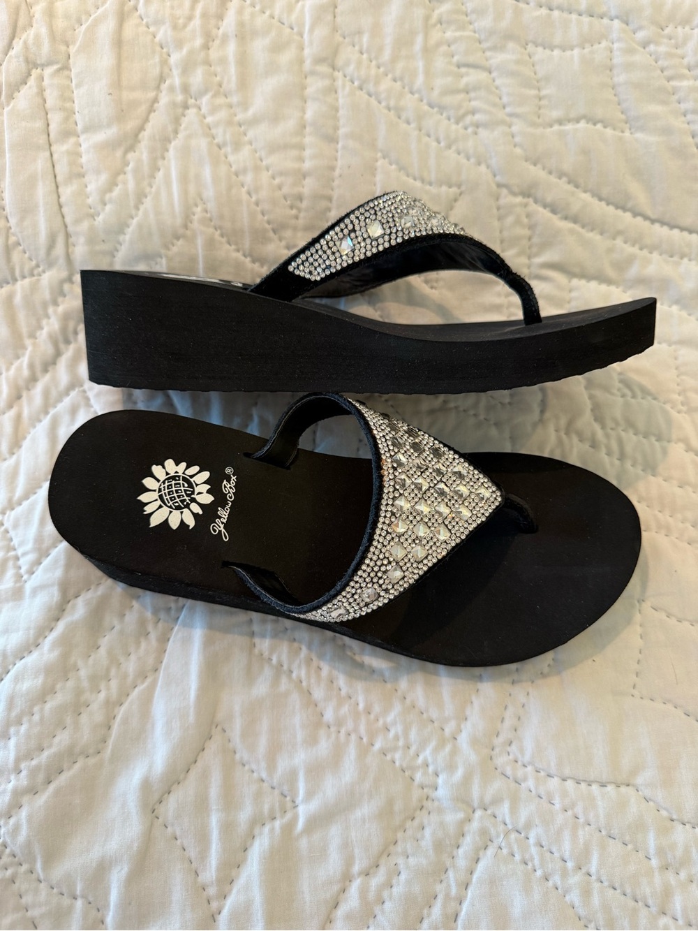 Yellow Box Black Rhinestone Wedge Thong Sandals size 7 - Picture 7 of 8